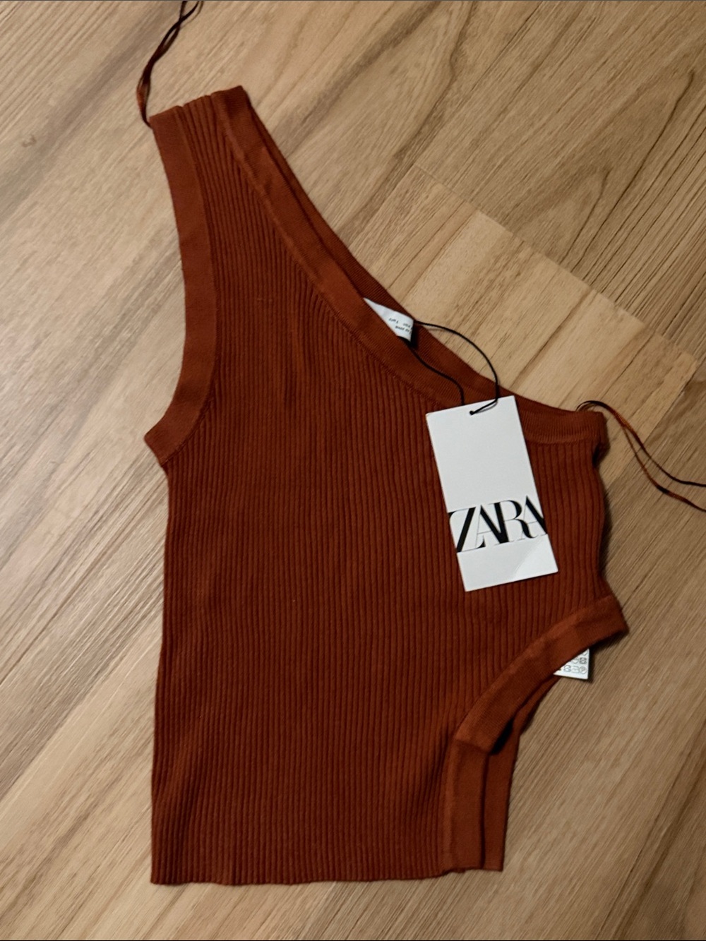 ZARA One-Shoulder Ribbed top in Rust Brown